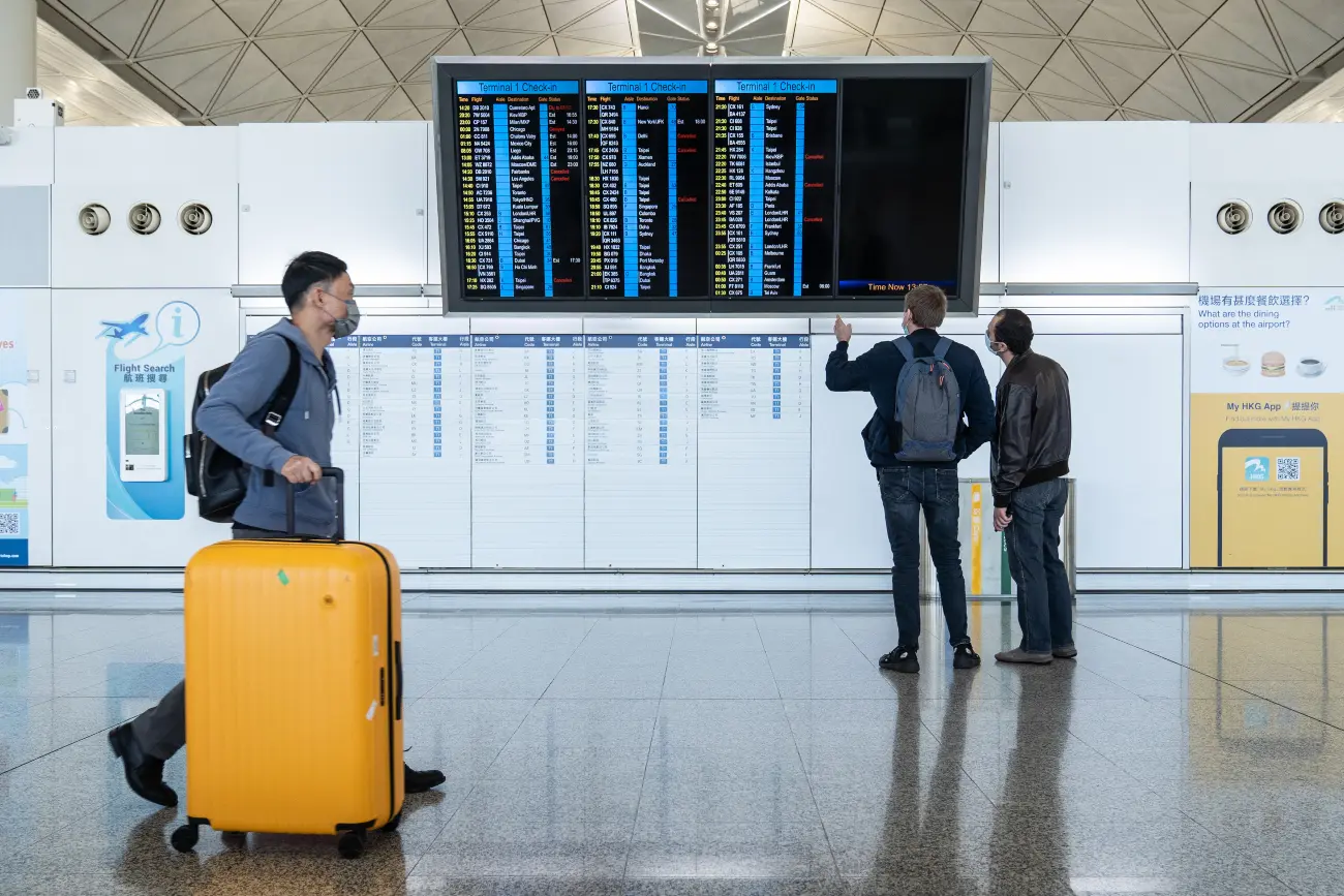 Φτιάχνουν βαλίτσες οι Κύπριοι εν μέσω «Όμικρον»