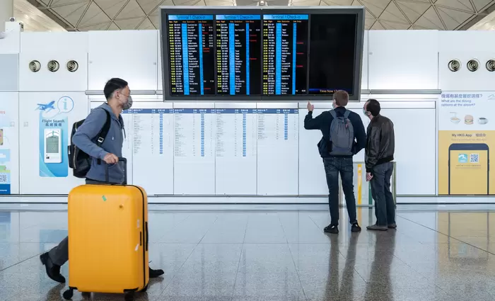 Φτιάχνουν βαλίτσες οι Κύπριοι εν μέσω «Όμικρον»