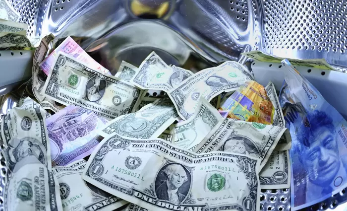 FT: Κινδυνεύει η ανάκαμψη από την φοροαποφυγή και το μαύρο χρήμα