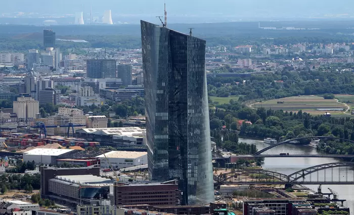 Bundesbank: Η ΕΚΤ πρέπει να δράσει για να αποτρέψει τον πληθωρισμό