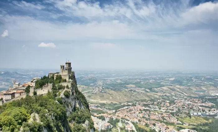 Το γεωγραφικό παράδοξο της Ευρώπης που πλημμυρίζει από τουρίστες