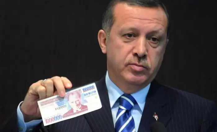 Νέες παρεμβάσεις Ερντογάν οδηγούν στον γκρεμό την τουρκική λίρα