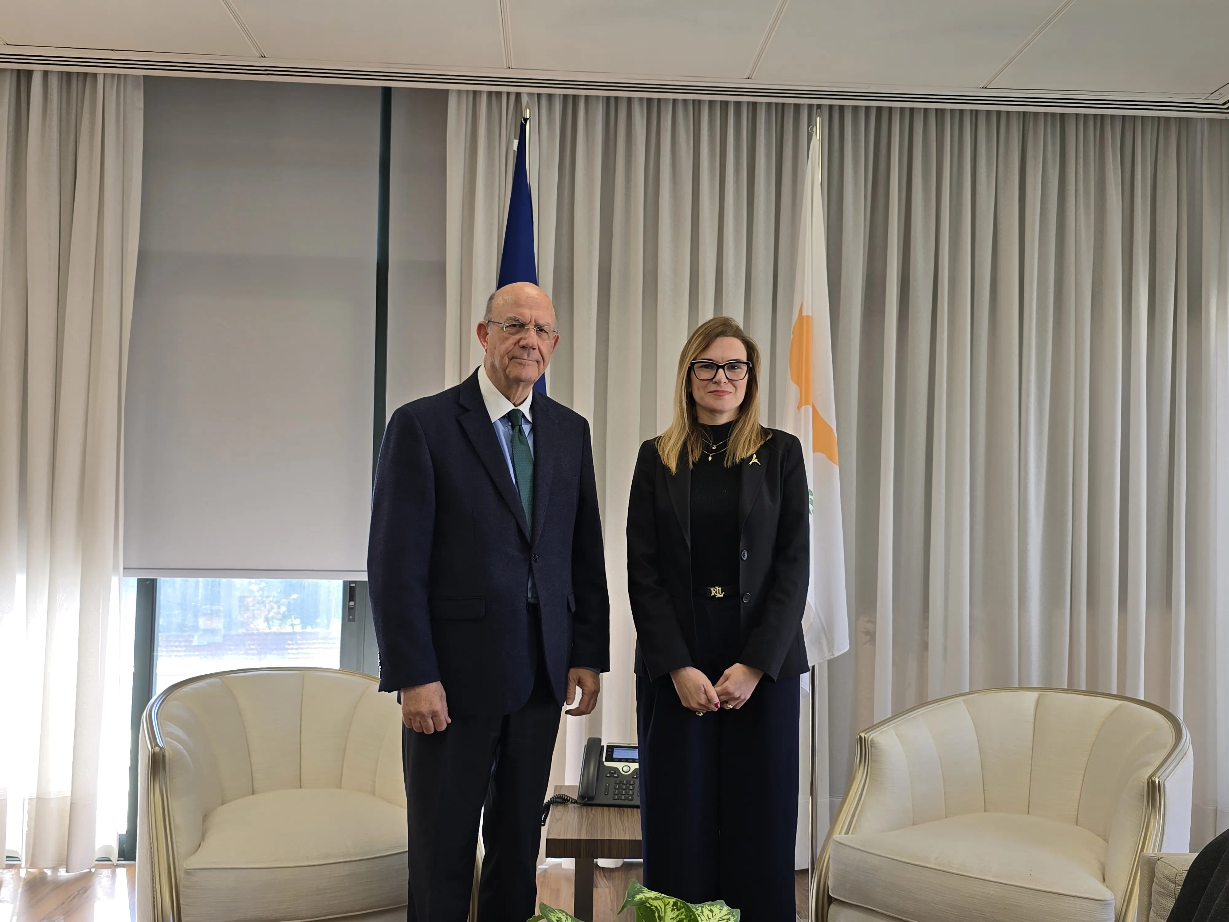 Με τη Χρηματοοικονομική Επίτροπο συναντήθηκε ο Μάκης Κεραυνός