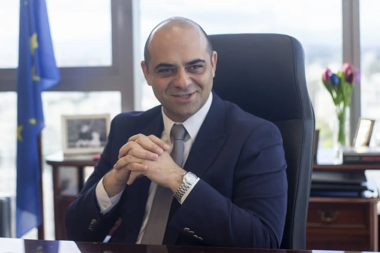 Ικανοποίηση Υπουργού Εργασίας για υπερψήφιση αύξησης άδειας μητρότητας