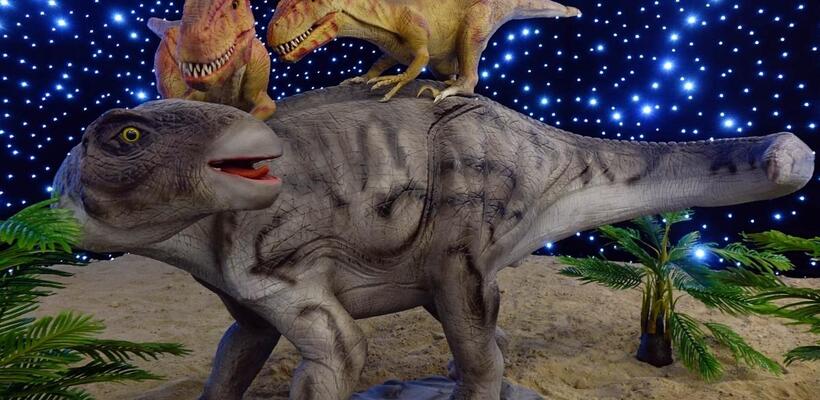 Έλληνας μηχανικός γιγάντιων ρομποτικών δεινοσαύρων στην Κίνα