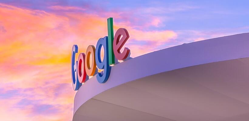 Google: Οι πέντε λόγοι που την έβαλαν ξαφνικά μπροστά στην κούρσα για την AI