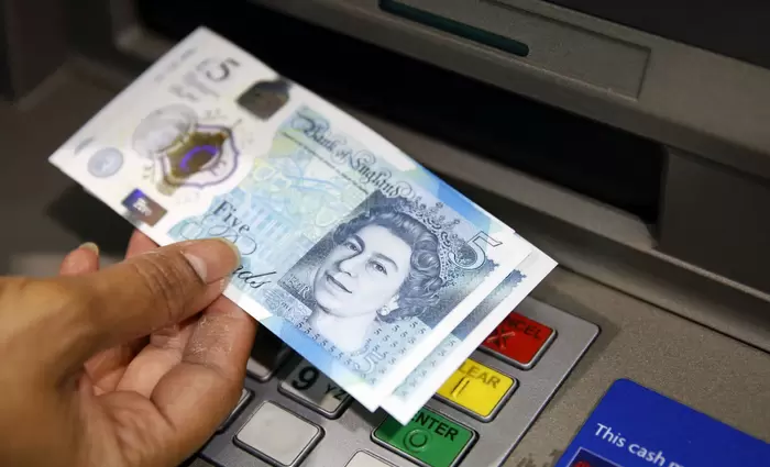 Προς τα χαμηλότερα επίπεδα από τις αρχές του έτους κινείται η στερλίνα