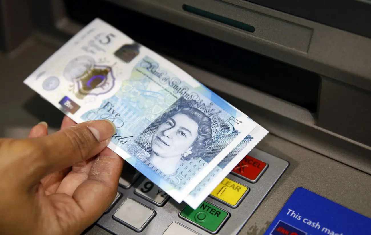 Προς τα χαμηλότερα επίπεδα από τις αρχές του έτους κινείται η στερλίνα