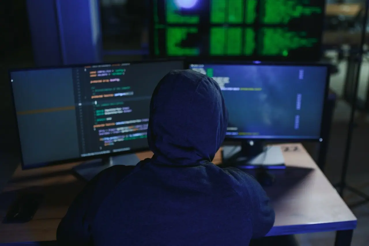 Phishing: Οι χάκερ κάνουν τις νέες επιθέσεις με AI και ScreenConnect