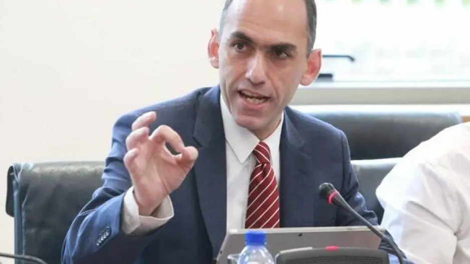 «Το ΔΗΚΟ εκβιάζει με τελεσίγραφο για παροχές εκατομμυρίων»