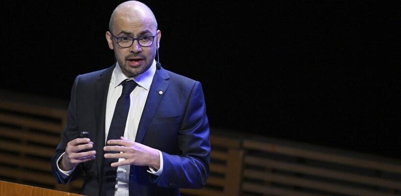 Καμπανάκι Χασάμπη για AI - Οι δύο κίνδυνοι, καλεί σε διεθνή συνεργασία