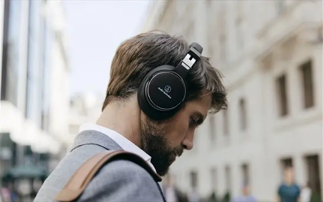 Πως τα ακουστικά επηρεάζουν το μέλλον της μουσικής βιομηχανίας