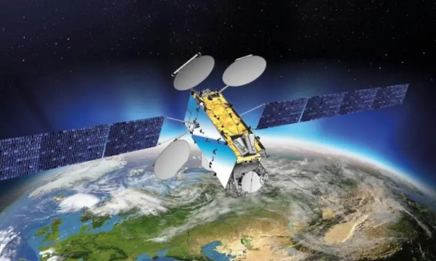 Επίσκεψη Χριστοδουλίδη στις εγκαταστάσεις της Hellas Sat στην Αθήνα