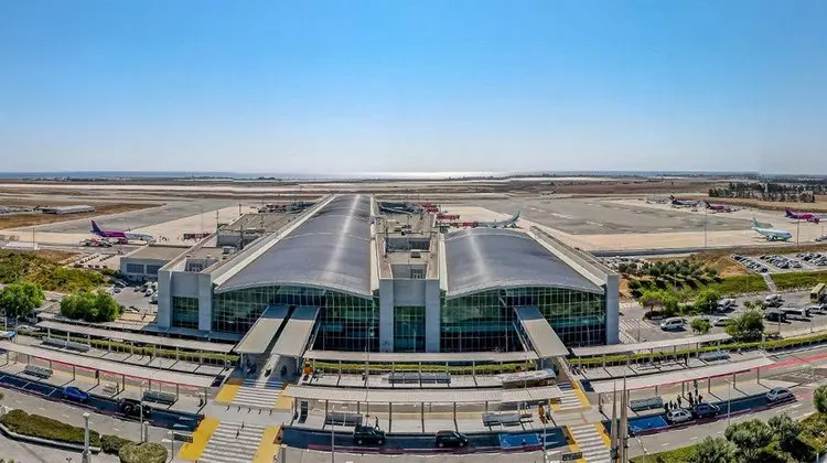 Ξεκινούν τα έργα στα αεροδρόμια: €170 εκατ. για αναβάθμιση και επέκταση