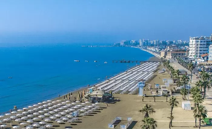 «Πωλείται πατρίς εδώ» -  Πρόταση νόμου για περιορισμό στην αγορά ακινήτων από ξένους