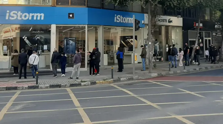 Ουρές για ψώνια και για rapid test στην πρωτεύουσα (ΦΩΤΟΣ)