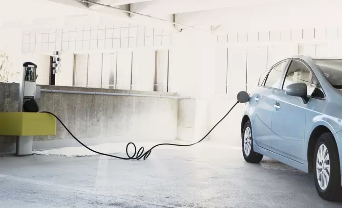 Δωρεάν στάθμευση για υβριδικά και ηλεκτρικά οχήματα μέχρι το τέλος του 2021
