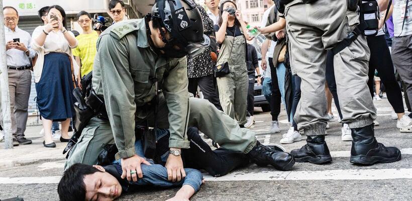 Hong Kong: Αυξήθηκαν οι μετοχές παρά τις βίαιες συγκρούσεις