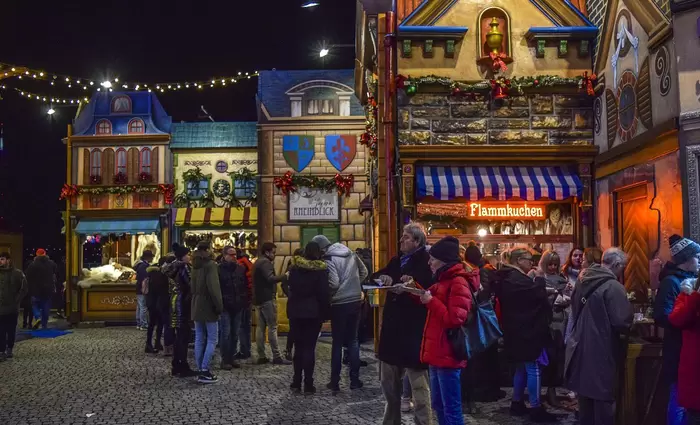 Ξεκινούν από σήμερα τη λειτουργία τους τα Χριστουγεννιάτικα χωριά