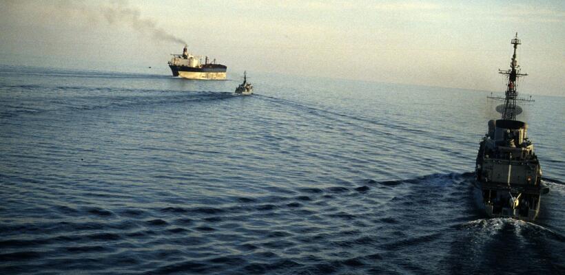 Στενό του Ορμούζ: Δύο super tankers άλλαξαν πορεία μετά τις αμερικανικές επιδρομές