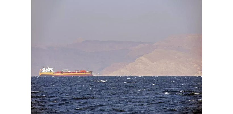 Πετρέλαιο: Ολα τα βλέμματα στα Στενά του Ορμούζ μετά την επίθεση του Ισραήλ