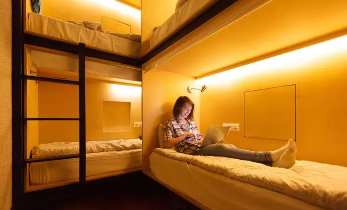 Συζητείται στην Βουλή η θεσμοθέτηση των hostels