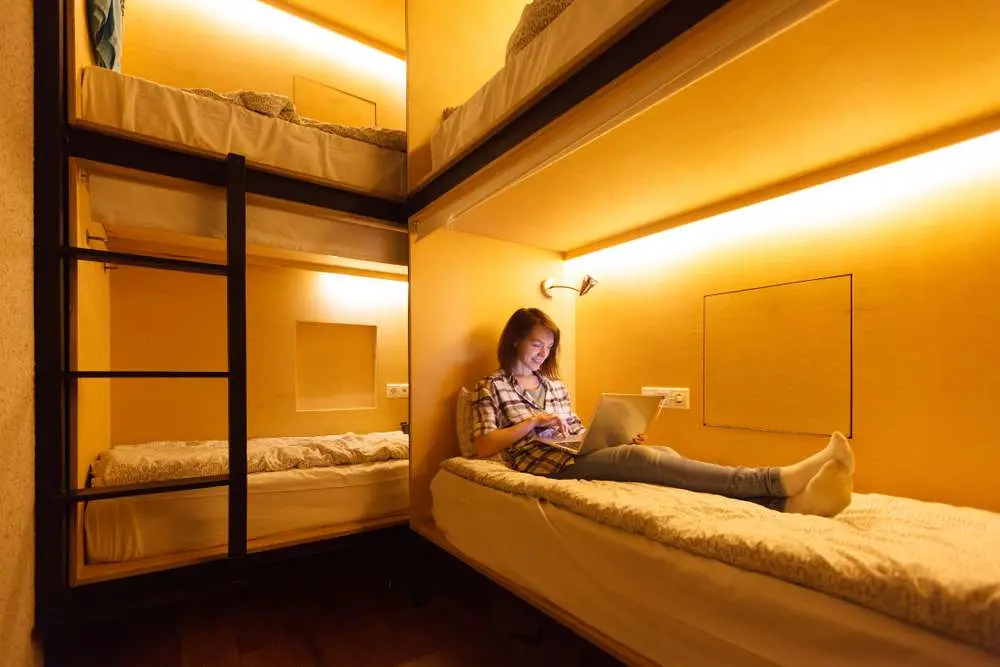 Συζητείται στην Βουλή η θεσμοθέτηση των hostels