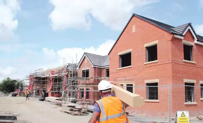 H στεγαστική κρίση... βλάπτει σοβαρά τη νεολαία της ΕΕ