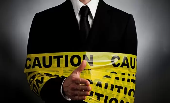 Νέα απάτη επενδύσεων με διάσημους «Δούρειους Ίππους» και τεχνητή νοημοσύνη