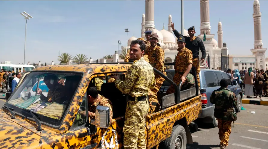 Κίνδυνος να εκτοξευθεί η τιμή του πετρελαίου μετά την κατάληψη πλοίου από τους Χούθι