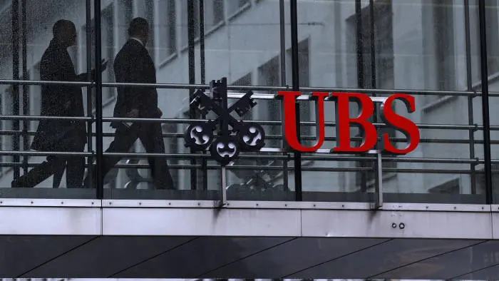 Με καμπάνα €3,6 δισεκ. απειλείται η UBS
