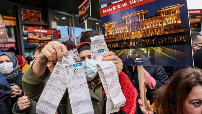 Ο οίκος Fitch υποβάθμισε περαιτέρω την Τουρκία