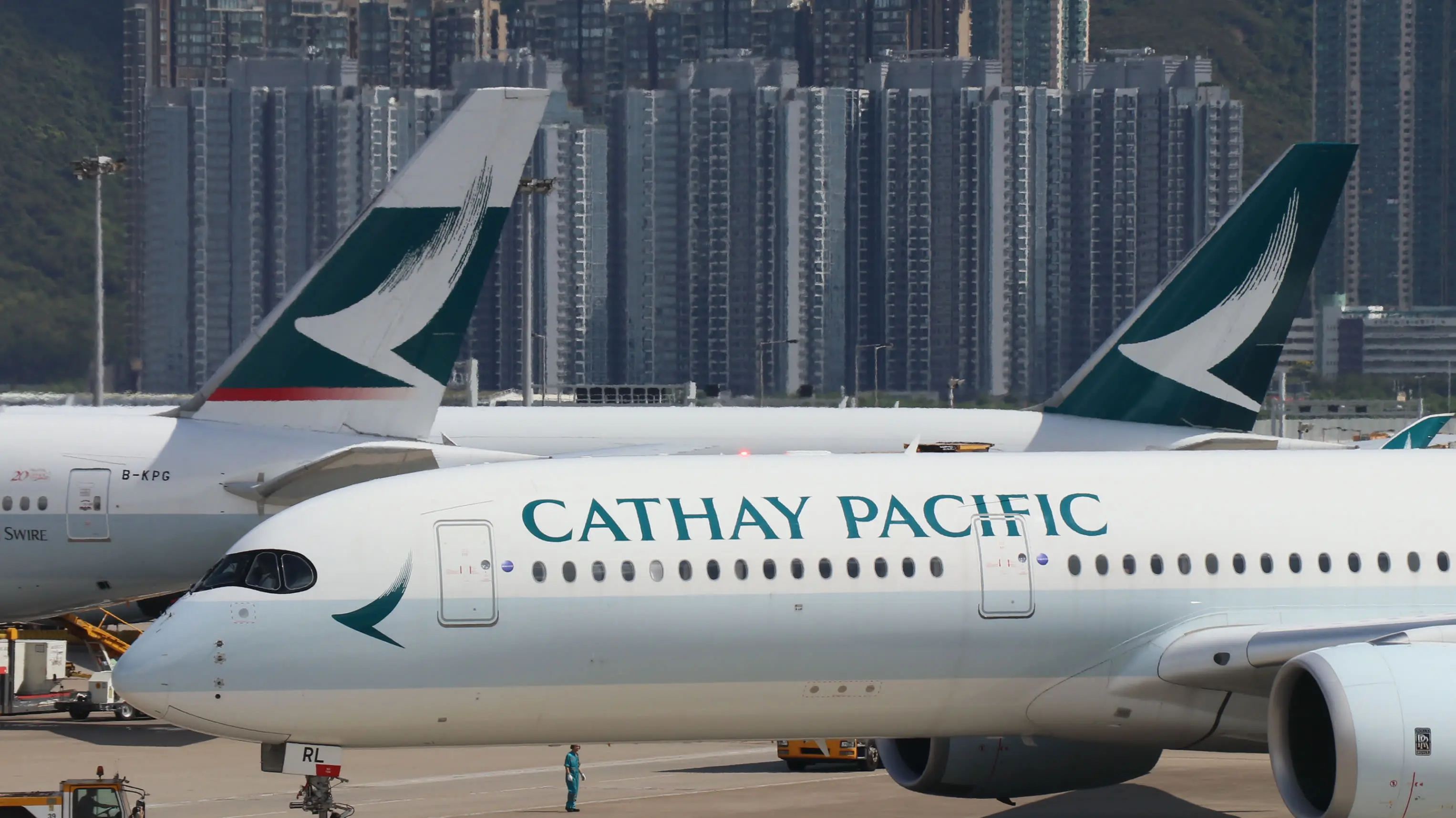Η Cathay Pacific καταργεί 5.900 θέσεις εργασίας
