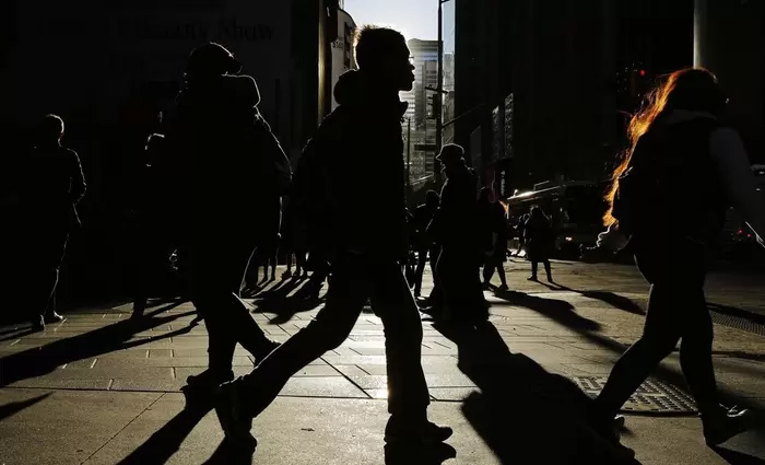 Λατινική Αμερική: Ένας στους έξι νέους έφυγε από τη δουλειά του