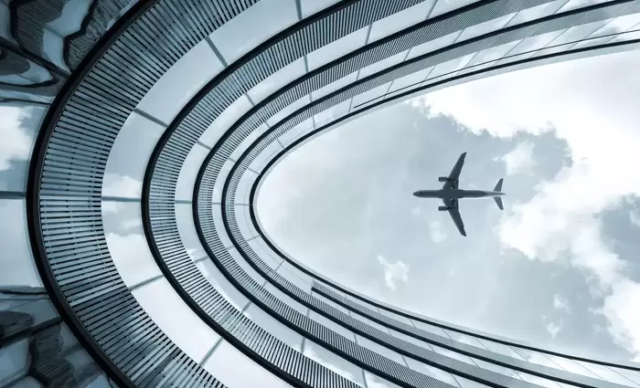 Αβεβαιότητα στον αέρα: Οι δασμοί αναγκάζουν τις αεροπορικές να επανεκτιμήσουν τα κέρδη του 2025