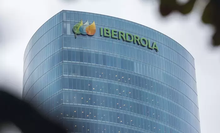 Iberdrola: Πουλά μετοχές 5 δισ. για την ενίσχυση των δικτύων ηλεκτρικής ενέργειας