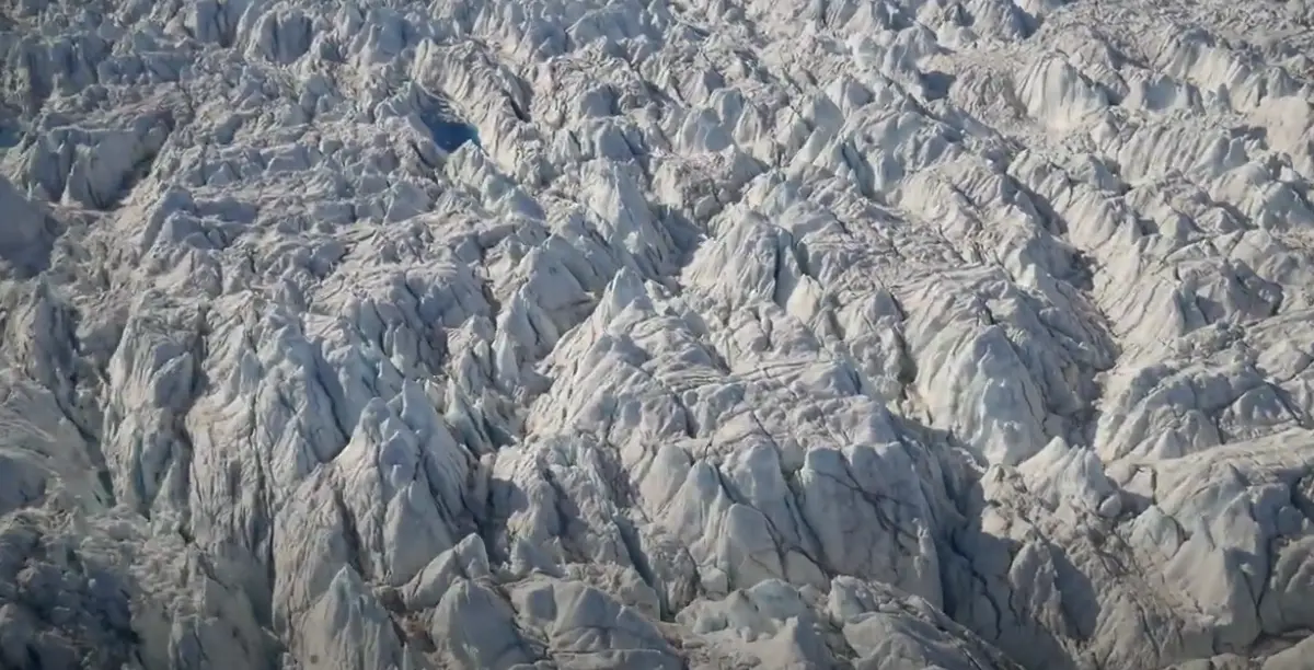 Κλιματική αλλαγή: «Σπάει» το στρώμα πάγου στη Γροιλανδία (vid)