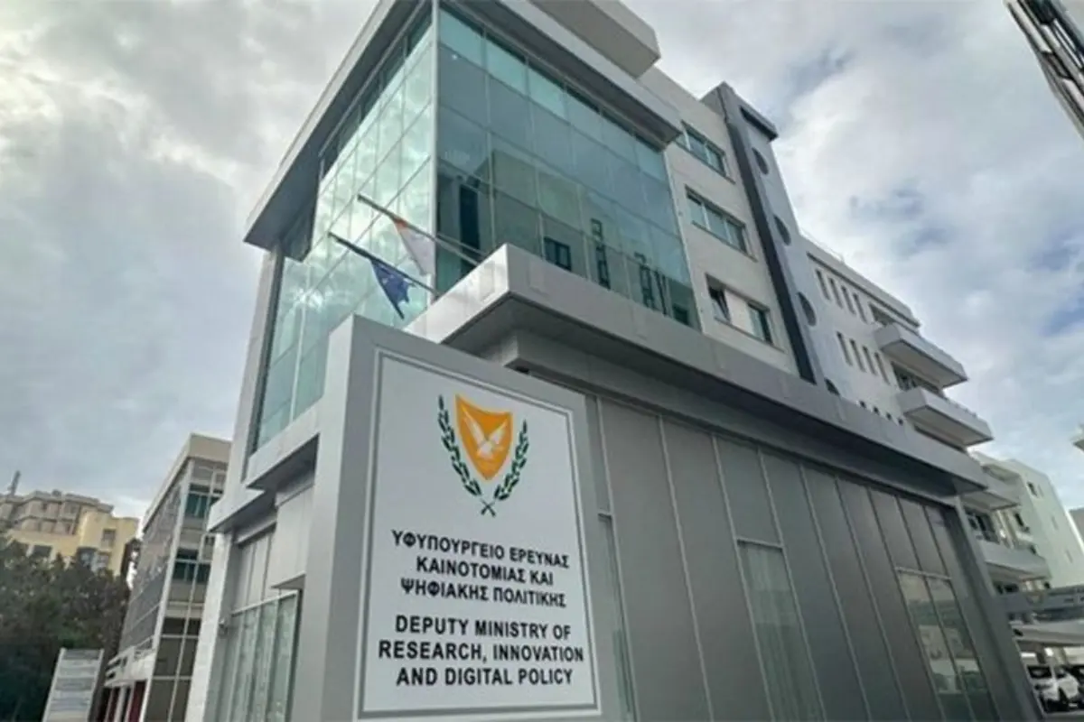 Πώς απαντά το Υφυπουργείο Έρευνας στα περί χορηγιών «χωρίς έλεγχο»