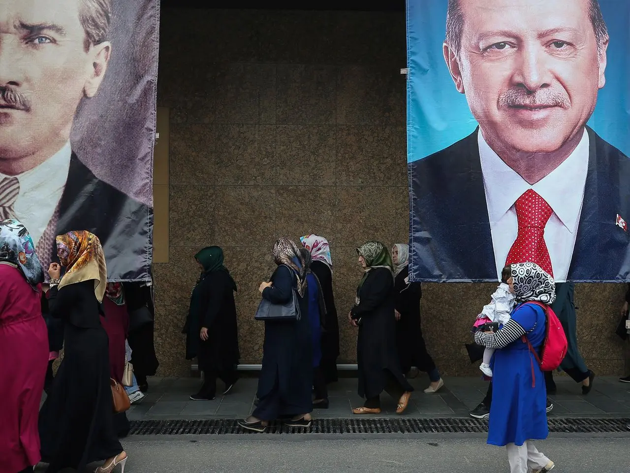 Νέα βουτιά η τουρκική λίρα - Οι επενδυτές τιμωρούν την μη αύξηση επιτοκίων