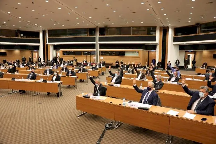 «Σκάκι» νομοσχεδίων στην τελευταία ολομέλεια