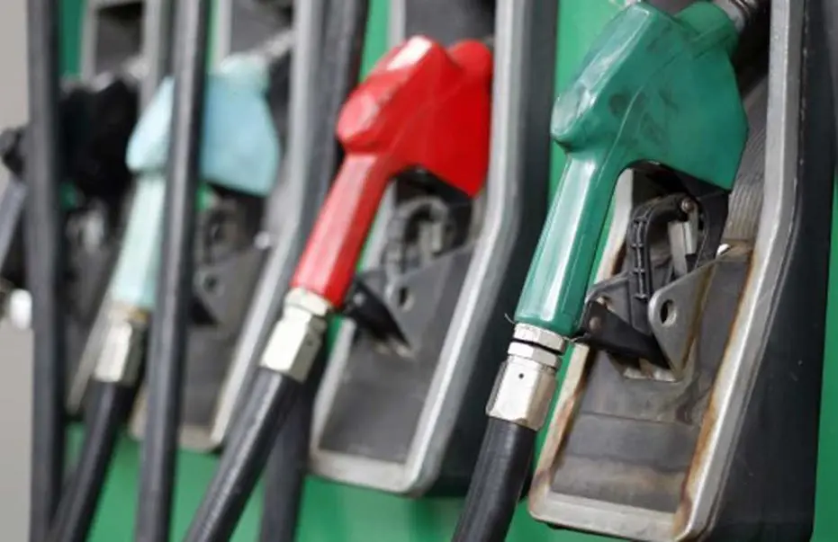 Πρατηριούχοι: Εβδομαδιαίες πλέον οι αυξήσεις στα καύσιμα