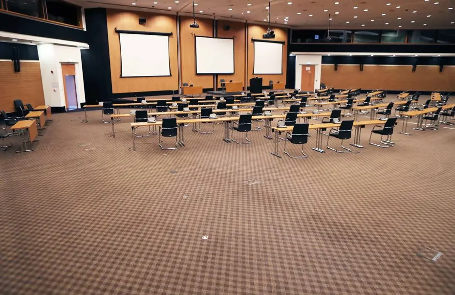 Η Βουλή θα κλείσει, οι Βουλευτές θα πληρώνονται