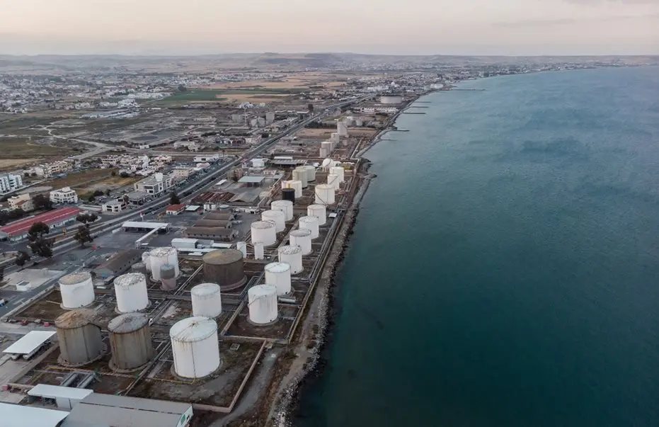 Πρόσω ολοταχώς για κατεδάφιση δεξαμενών ΕΛΠΕ