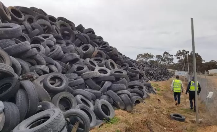 Τεράστιες ποσότητες ελαστικών στο Βασιλικό 