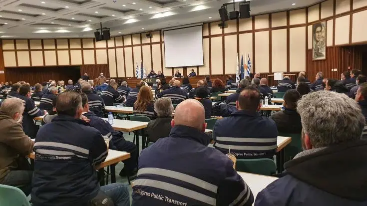 Αποφασίζουν για τις κινητοποιήσεις τους οι εργαζόμενοι στα λεωφορεία