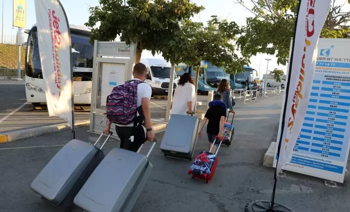 Ετοιμασίες ενόψει άφιξης Βρετανών Τουριστών