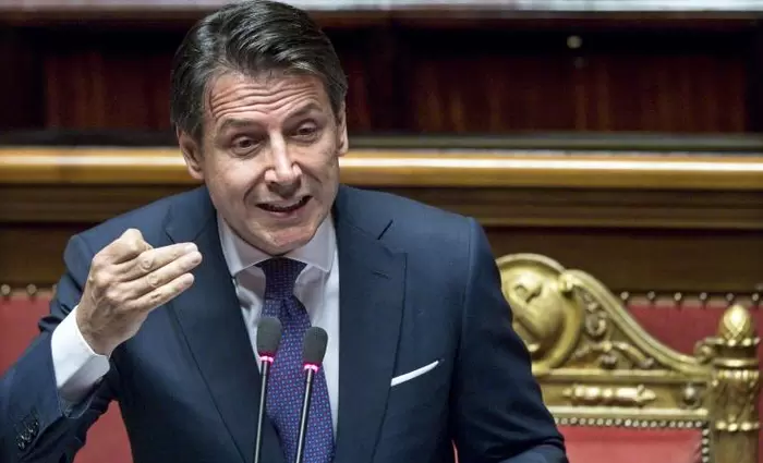 Η ιταλική κυβέρνηση μειώνει τον στόχο για το έλλειμμα