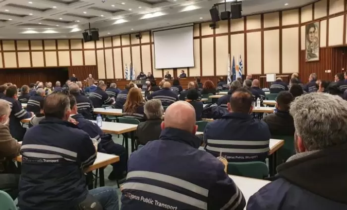 Αποφασίζουν για τις κινητοποιήσεις τους οι εργαζόμενοι στα λεωφορεία