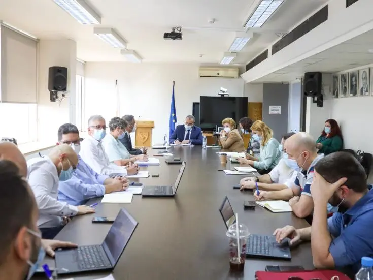 Covid-19: Βλέπει εκτάκτως την Επιστημονική Επιτροπή ο Υπ. Υγείας