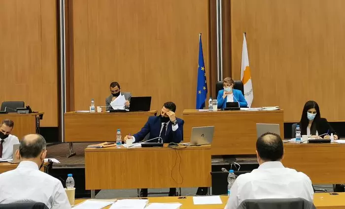 Καυτά θέματα με το «καλημέρα» για Επιτροπή Οικονομικών